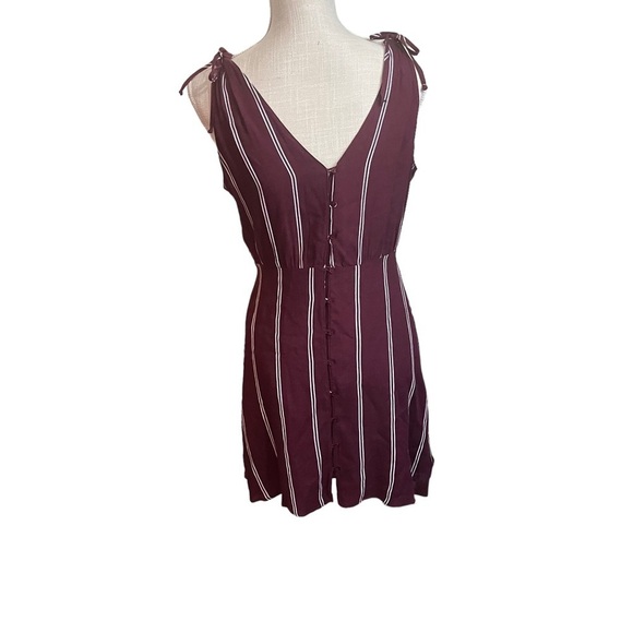 Lush Women Burgundy & Cream Striped Sleeveless V-Neck Mini Dress Sz Medium NWT - Picture 4 of 13